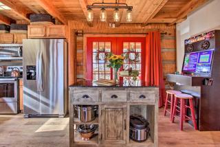 Panoramic-View Gatlinburg Cabin with Private Hot Tub - Gatlinburg - 2