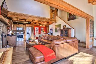 Panoramic-View Gatlinburg Cabin with Private Hot Tub - Gatlinburg - 5