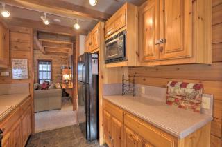 Idyllic Cabin with Shuttle 2 Mi to Northstar Resort - Truckee - 3
