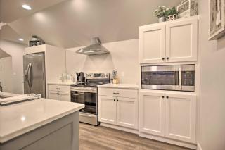 Chic Farmhouse with Creek in Heart of Wine Country! - 1