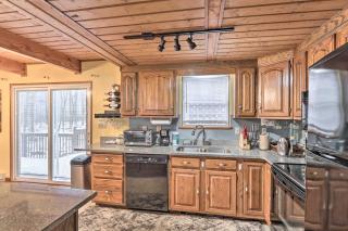 5 Mi to Camelback Henryville Home with Hot Tub! - Henryville - 6