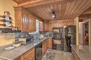 5 Mi to Camelback Henryville Home with Hot Tub! - Henryville - 7