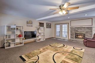 5 Mi to Camelback Henryville Home with Hot Tub! - 2