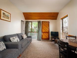 Ashford Motor Lodge - 1