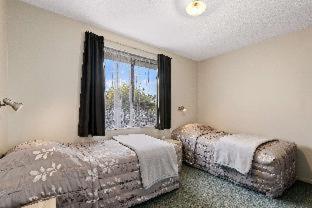 Econo Lodge Canterbury Court Motel - 7