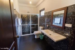 Thomasz Lodge - 7