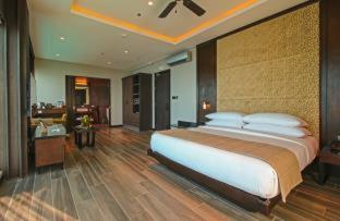 Two Seasons Coron Bayside Hotel - 1