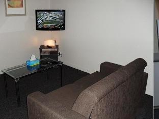 Ramada by Wyndham, Hamilton City Center - 2