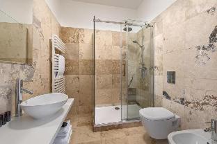 Limehome Prague Halkova - Prag - 5