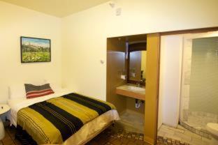 Qupqugiaq Inn - 8
