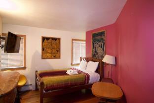 Qupqugiaq Inn - 2