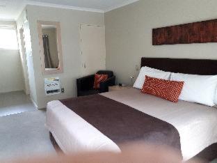 TOWER JUNCTION MOTOR LODGE- MOTEL with Airport and Railway Station Shuttle service- Best Location - close to Westfield Mall, Tower Junction Shopping Centre, Restaurants, Cafes etc - Christchurch - 6