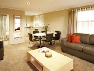 TOWER JUNCTION MOTOR LODGE- MOTEL with Airport and Railway Station Shuttle service- Best Location - close to Westfield Mall, Tower Junction Shopping Centre, Restaurants, Cafes etc - Christchurch - 2