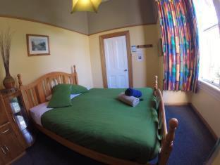 Bazil's Backpackers BBH Hostel & Surf School - Westport - 5
