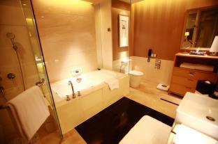 Dongguan Royal Garden Hotel - 1