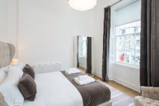 Edinburgh Castle Apartments - 7