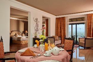 Earl's Regency Hotel - 1