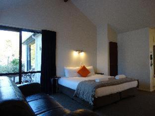 Alpine Glacier Motel - 9