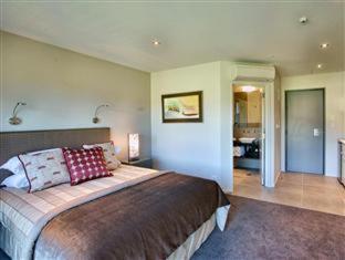 The St James Premium Accommodation - 6
