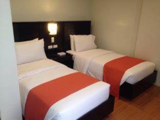 RedDoorz Plus at Hotel Esse - Davao City - 5