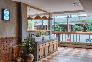 Chengdu Mix Hostel - Next To Wenshu Monastery - Sichuan Style Chill & Social Courtyard House - Free Activities - Friendly English Speaking Staff - Tibet, Panda, Buddha & Snow Mountain Tours - 3