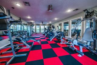 OU Boomer, Pool, Gym, Hi Speed WIFI, One Mile To OU & Stadium! - Norman - 2