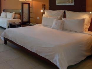 Victoria Beachcomber Resort & Spa - Pointe aux Piments - 4