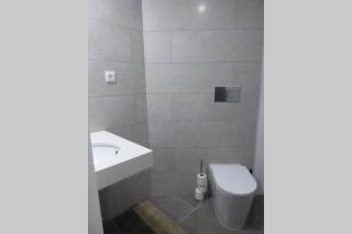Luminous Central Apartment - Oporto - 8