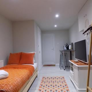 Lavender Oaks Studio - Worcester Park - 9