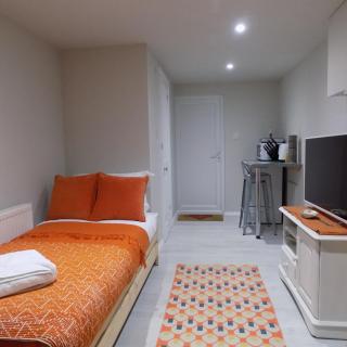 Lavender Oaks Studio - Worcester Park - 6