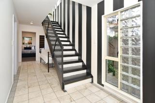 City Haven - 4BR for Families & Friends, Secure Parking - Christchurch - 1