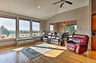 Grand Cabin with Hot Tub and Views - 3 Miles to Hiking - 4