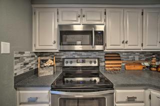 Lakefront and Trailside Escape with Private Dock and Deck - Bella Vista - 5