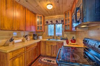 Secluded Johnsburg Retreat with Hot Tub and Fire Pit - Johnsburg - 1