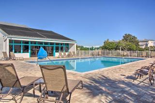 Airy Destin Condo with Pool - Walk to Private Beach! - Destin - 9