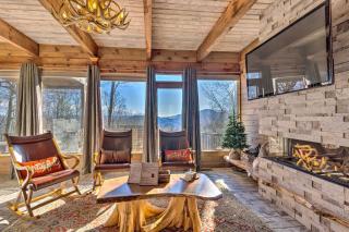 Luxe Blue Ridge Mountain Retreat with Sauna and Creek! - Maggie Valley - 0