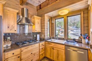Luxe Blue Ridge Mountain Retreat with Sauna and Creek! - Maggie Valley - 2