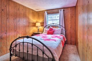 7 miles to State Park Poconos Getaway with Deck! - Albrightsville - 1