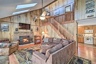 Golf Cart and Game Room Bear Den Pocono Lake Home - Pocono Lake - 7