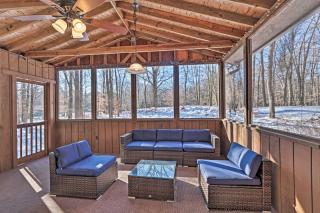 Golf Cart and Game Room Bear Den Pocono Lake Home - Pocono Lake - 6