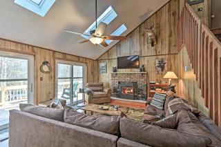 Golf Cart and Game Room Bear Den Pocono Lake Home - Pocono Lake - 6