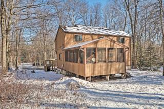 Golf Cart and Game Room Bear Den Pocono Lake Home - Pocono Lake - 4