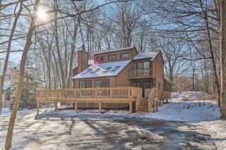 Golf Cart and Game Room Bear Den Pocono Lake Home - Pocono Lake - 3