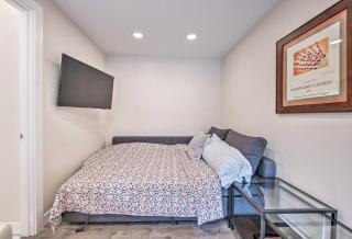 Sleek Modern Home with Patio, 8 Mi to Dtwn Seattle! - Seattle - 5