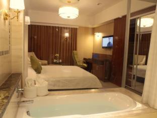 Central Park Tower Resort - 4