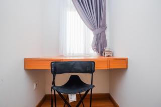 Pool View and Homey 2BR Apartment Springlake Summarecon Bekasi By Travelio - Bekasi - 8