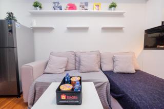 Pool View and Homey 2BR Apartment Springlake Summarecon Bekasi By Travelio - Bekasi - 4