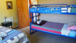 Surat Bay Lodge by the Sea/Backpackers Hostel - 1