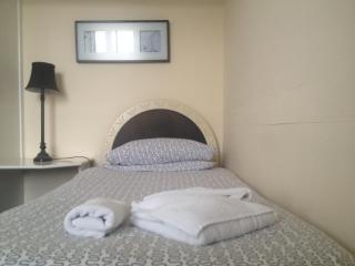 Welbeck Hotel - Close to Beach, Train Station & Southend Airport - Southend-on-Sea - 3