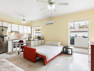 Homely Apartment in Piraeus with Balcony - Atenas - 8